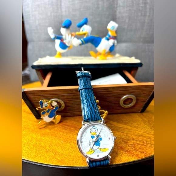 Disney Accessories - T20. Donald Duck Figure Character Study Watch Collection Made of Ceramic